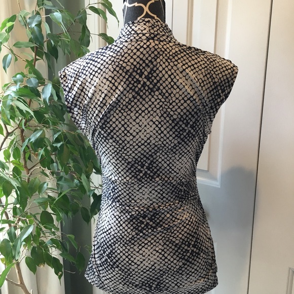 Vince Cumuto sleeveless top - Picture 5 of 7